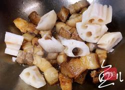 五花肉焖莲藕的做法图解7