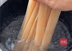 酸辣虾滑宽粉的做法图解1