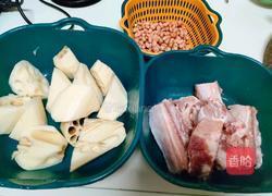 莲藕排骨花生汤的做法图解1