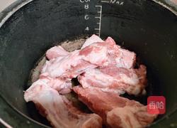 莲藕排骨花生汤的做法图解2