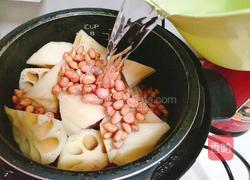 莲藕排骨花生汤的做法图解6
