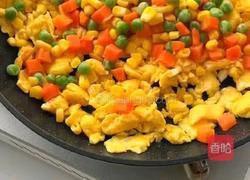 菠萝虾仁蛋炒饭的做法图解6