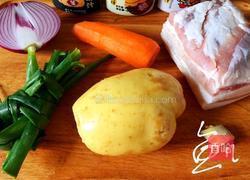 五花肉焖饭的做法图解1