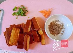 孜然煎豆干的做法图解1