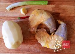 土豆炖鸡腿的做法图解1