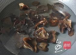 黄瓜拌木耳的做法图解2
