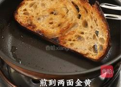 黑松露鸡排滑蛋三明治的做法图解4