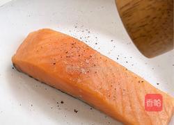 三文鱼波蛋的做法图解1