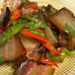 青红椒炒蔡陈记平武腊肉