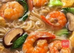 菌菇虾仁鸡蛋面的做法图解8