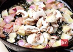 奶油培根意面的做法图解3