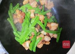 荷兰豆炒三层肉的做法图解2