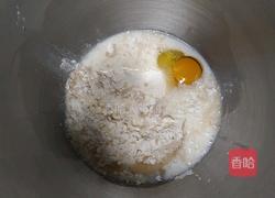 蒜香小面包的做法图解1