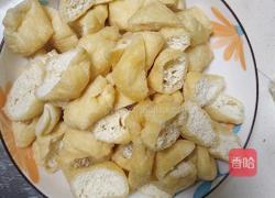 白菜炒豆泡的做法图解3