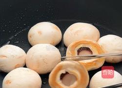 蒜香口蘑虾的做法图解3