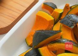 咸蛋黄蒜香烤南瓜的做法图解1