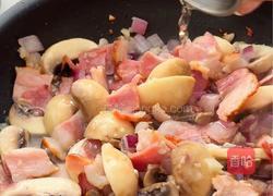 奶油培根意面的做法图解4