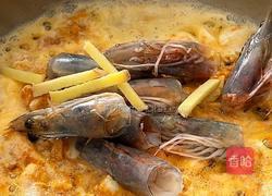咸蛋黄虾仁豆腐汤的做法图解3
