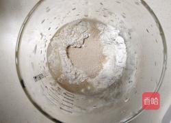 蜂蜜脆皮小面包(28方盘波兰种)的做法图解1