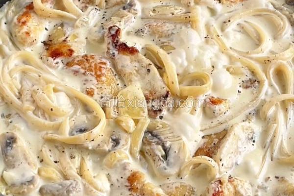 黑松露鸡肉奶油意面