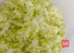 猪肉白菜饺子的做法图解1