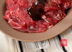 豆芽焖牛肉的做法图解2