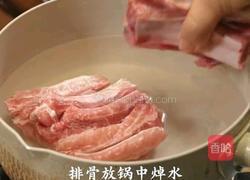 板栗炖排骨的做法图解1