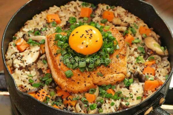 三文鱼菌菇焖饭