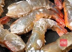黑松露蒜香黄油罗氏虾的做法图解4