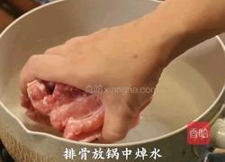 板栗炖排骨的做法图解1