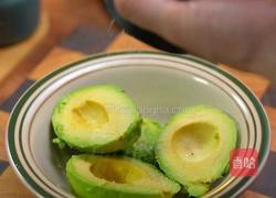 黑松露牛油果蒜香虾的做法图解1