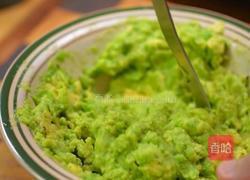 黑松露牛油果蒜香虾的做法图解2