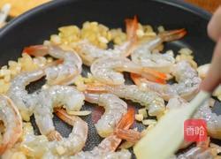 黑松露牛油果蒜香虾的做法图解5