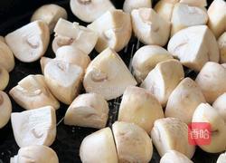 土豆炒蘑菇的做法图解3