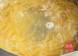 蒜香虾仁意面的做法图解2