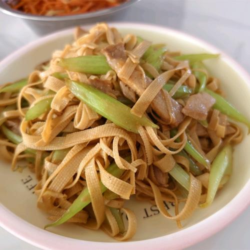芹菜炒豆腐皮
