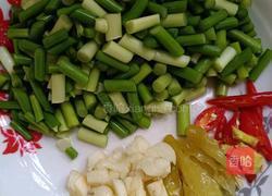 蒜苔炒五花肉的做法图解3