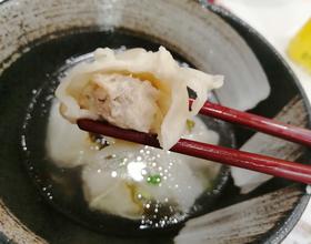 嘉興五芳齋晚餐? 小混沌，牛肉粉絲湯，肉粽子?