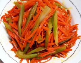 胡萝卜炒芹菜。[图]