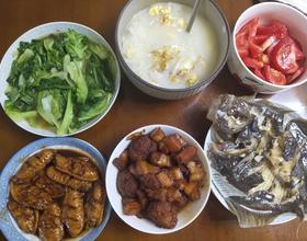 4.20 午饭 3 人 红烧肉 可乐鸡翅 清蒸多宝鱼 炒生菜 凉拌西红柿 萝卜蛋汤[图]