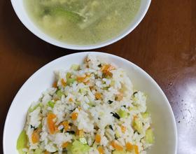 4.30 午饭 1 人 西葫芦河虾炒饭 丝瓜蛋汤[图]
