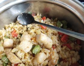 午饭，鱼肉炒米饭[图]