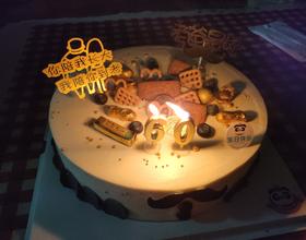 六十载风华如歌，金光点亮温暖记忆。🎂💖[图]