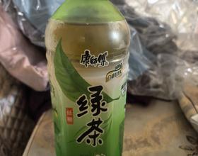 900毫升绿茶🍵，喜欢这种瓶装的~[图]