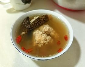 羊肚菌肉汤。
炒苋菜[图]